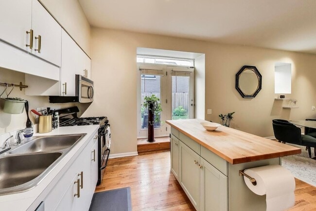 Photo - 1640 W Diversey Pkwy Unit 4