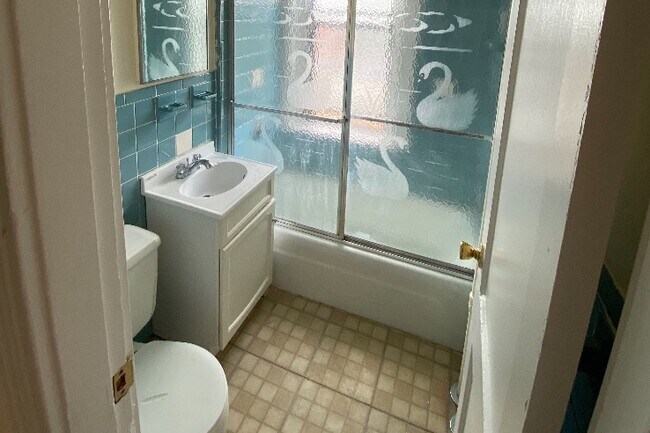 Bath - 1152 Commonwealth Ave Unit 10
