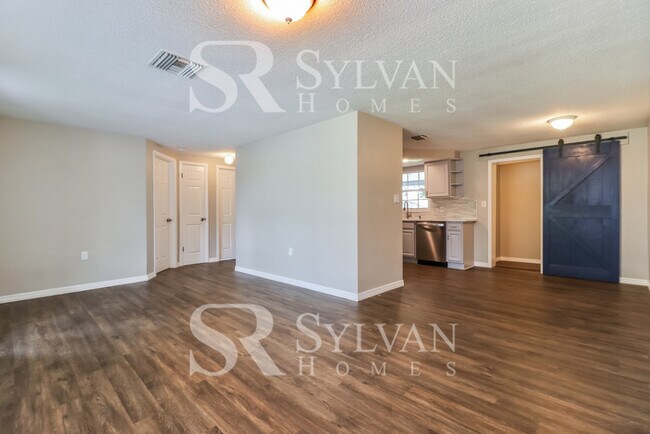 Photo - 7230 Ivanhoe Dr