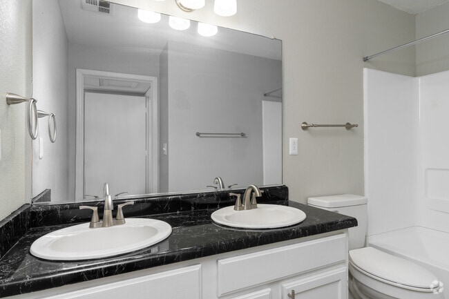 2BR, 2BA - 1,025SF - Primary Bathroom