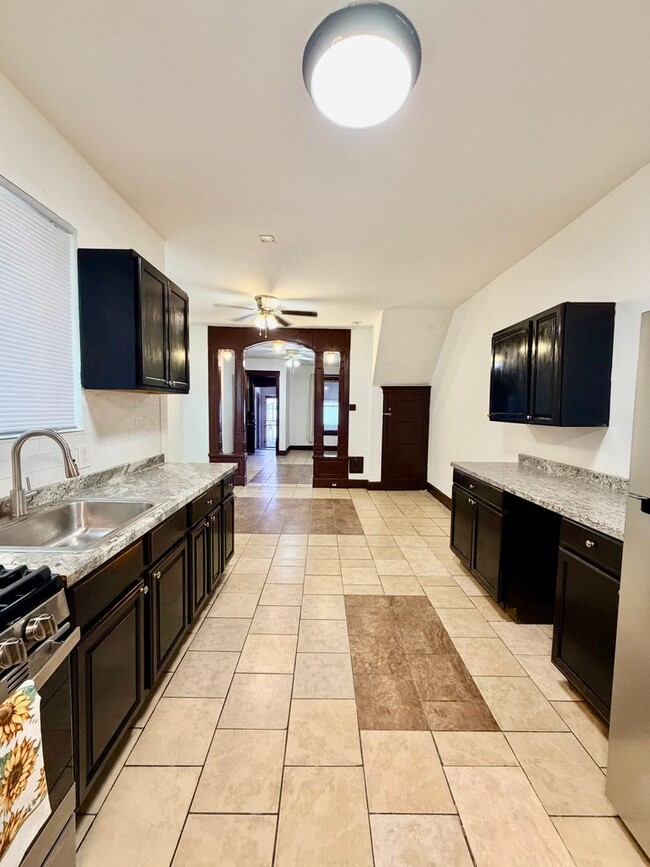 Photo - 5232 Heston St
