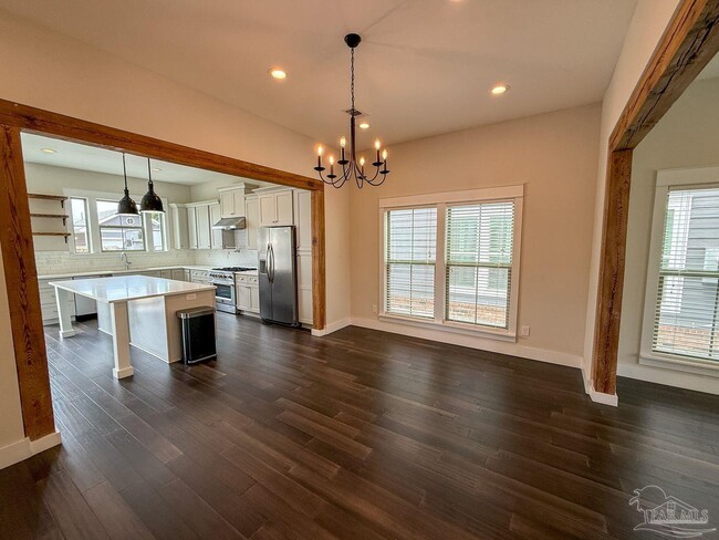 Photo - 517 W Wright St