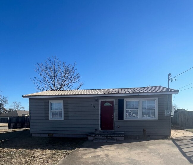 2BDRM/1BATH HOUSE BEING NEWLY REMODLED - 2BDRM/1BATH HOUSE BEING NEWLY REMODLED