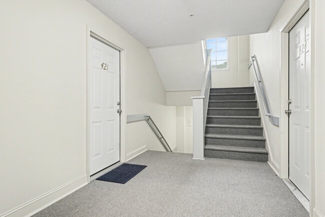 Photo - 421 Rivertree Ln