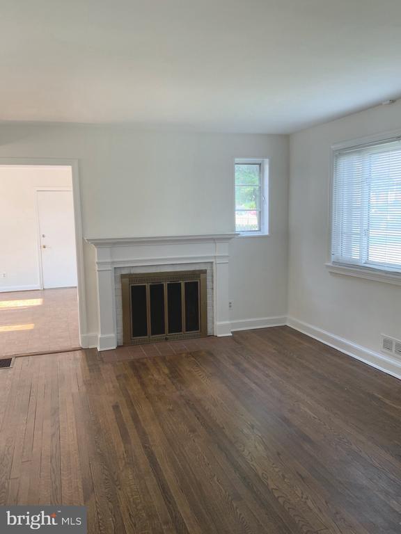 Photo - 4410 Woodfield Rd