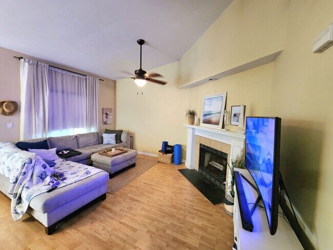 Photo - Top floor, corner unit condo off Shore Drive just two blocks from the bay!