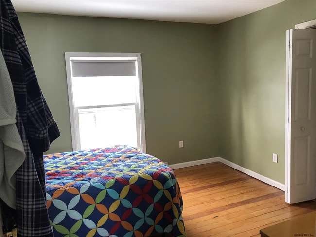 Building Photo - 17 Potter Ave Unit #2