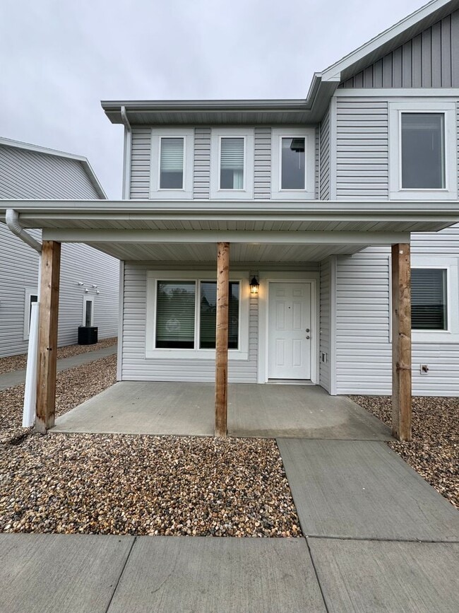 Building Photo - Modern Townhome in South Bismarck Now Available!