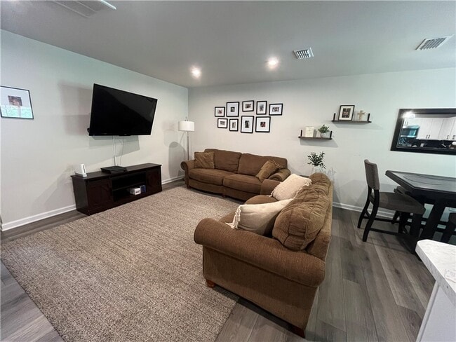 Photo - 131 Sarnesfield Wy