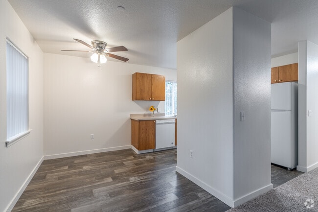 3BR, 2BA - 1,018SF - Dining Room - Evergreen Village Apartments