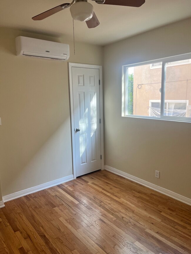 Photo - 1391 N Altadena Dr Unidad B