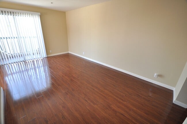 5002 Tujunga Ave Unit 404