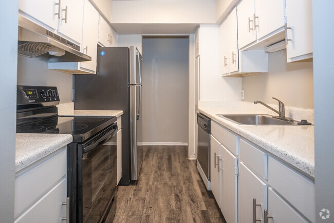 1BR, 1BA - 750SF