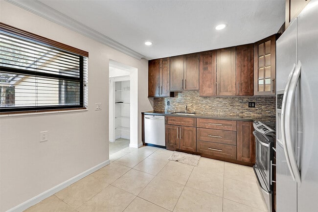Photo - 2200 NE 54th St Unit East