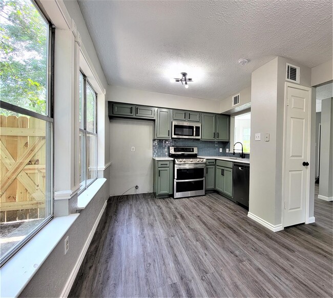 Photo - 5110 Shady Gardens Dr