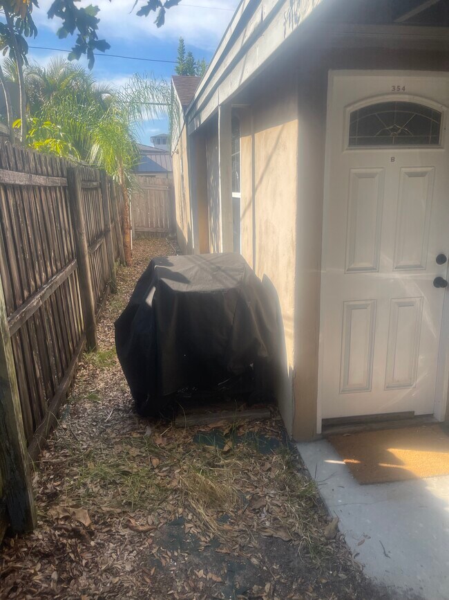 Building Photo - 354 6th St NW Unit B