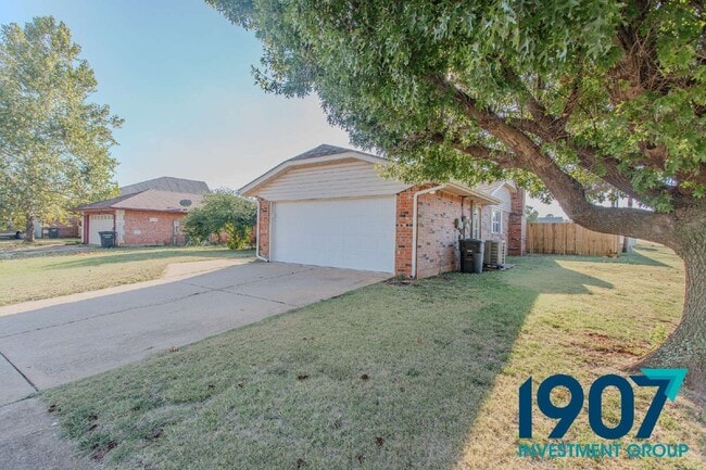 Photo - 501 Post Oak Ln