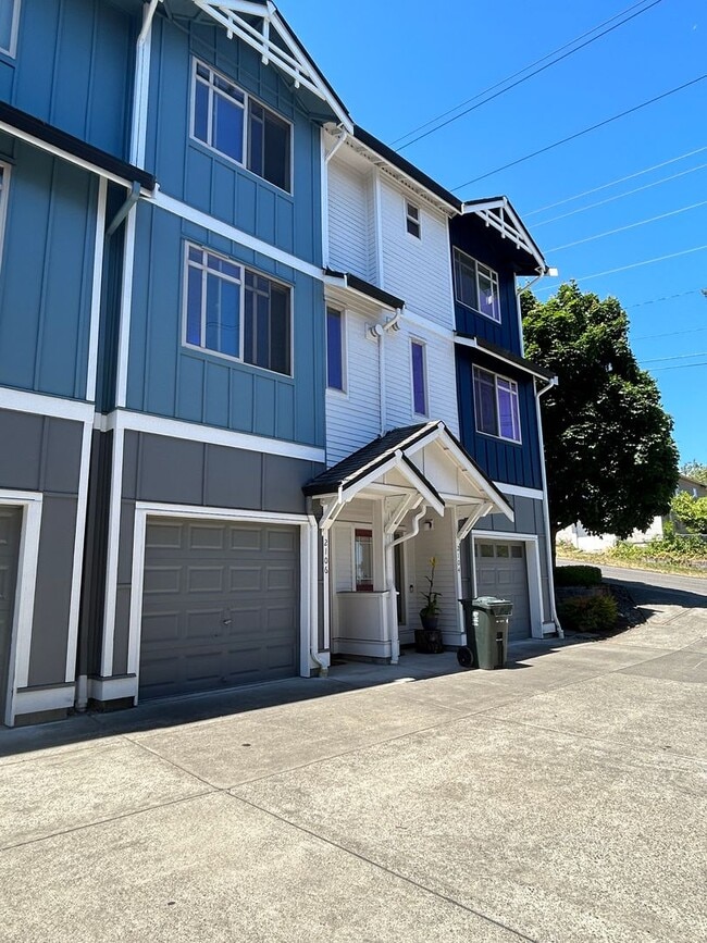 Photo - 2106 Yakima Ct S