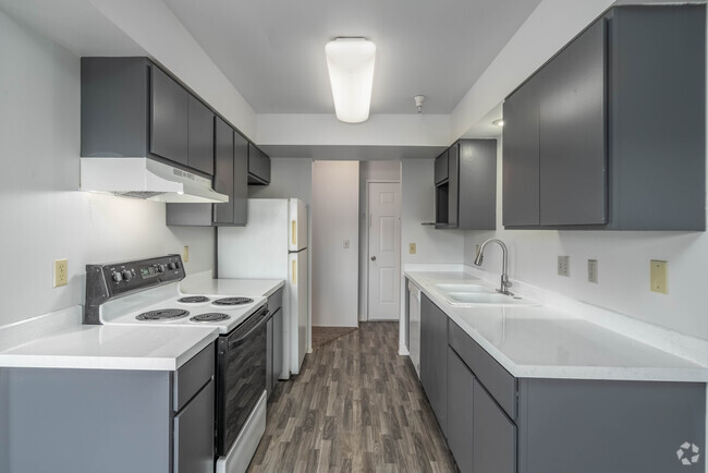 2BR, 1BA - 900SF - Kitchen - Aspen Heights Apartments