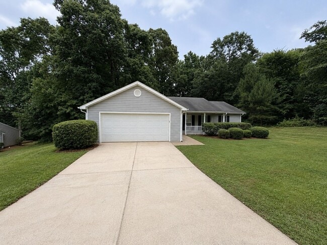 Building Photo - 211 Ravenwood Ct