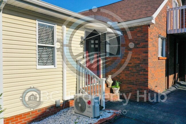 Photo - 305 E 3rd St