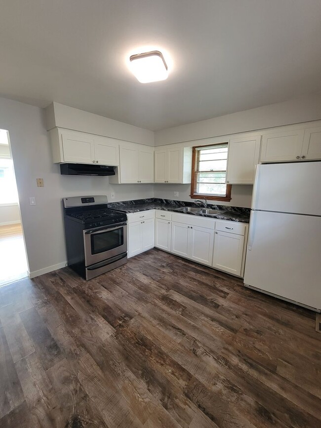 Photo - Renovated Upper Level Duplex - Armatage Neighborhood