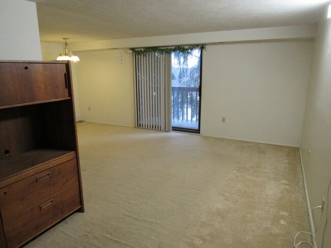 Building Photo - 27614 Evergreen Run Unit 14