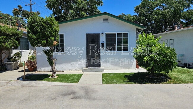 Photo - 171 E 15th St