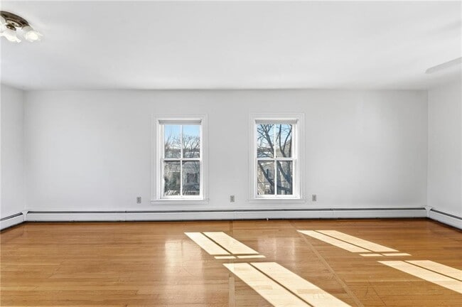 Photo - 686 Hope St Unit 3