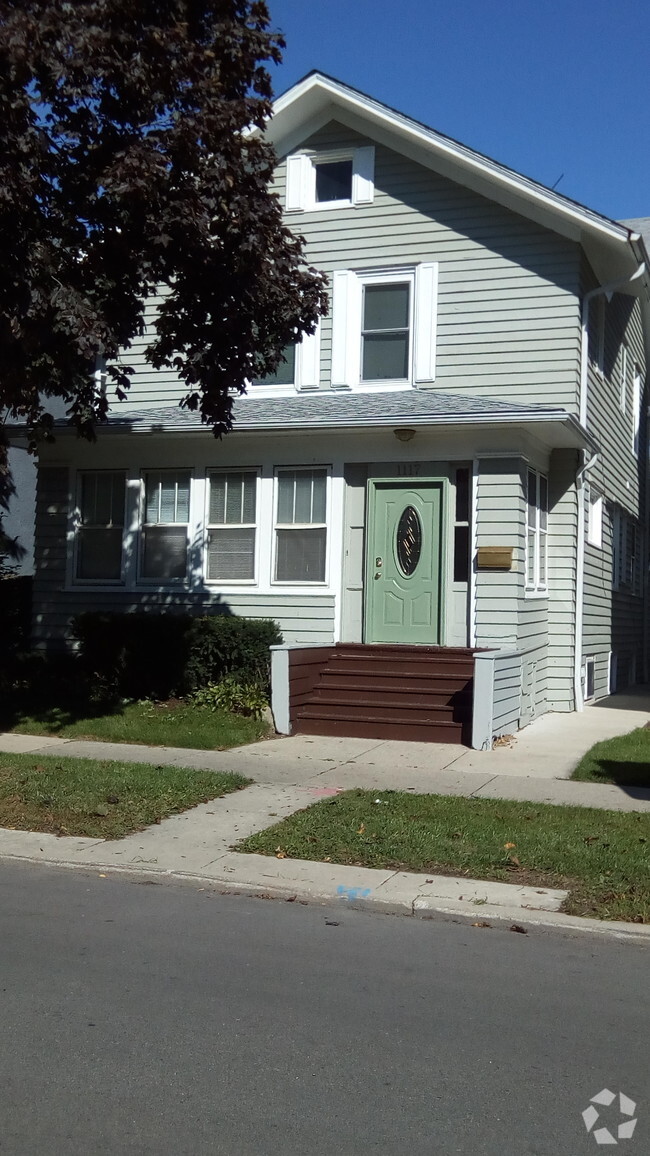 Walk to NU Campus and El - 1117 Foster St Rental