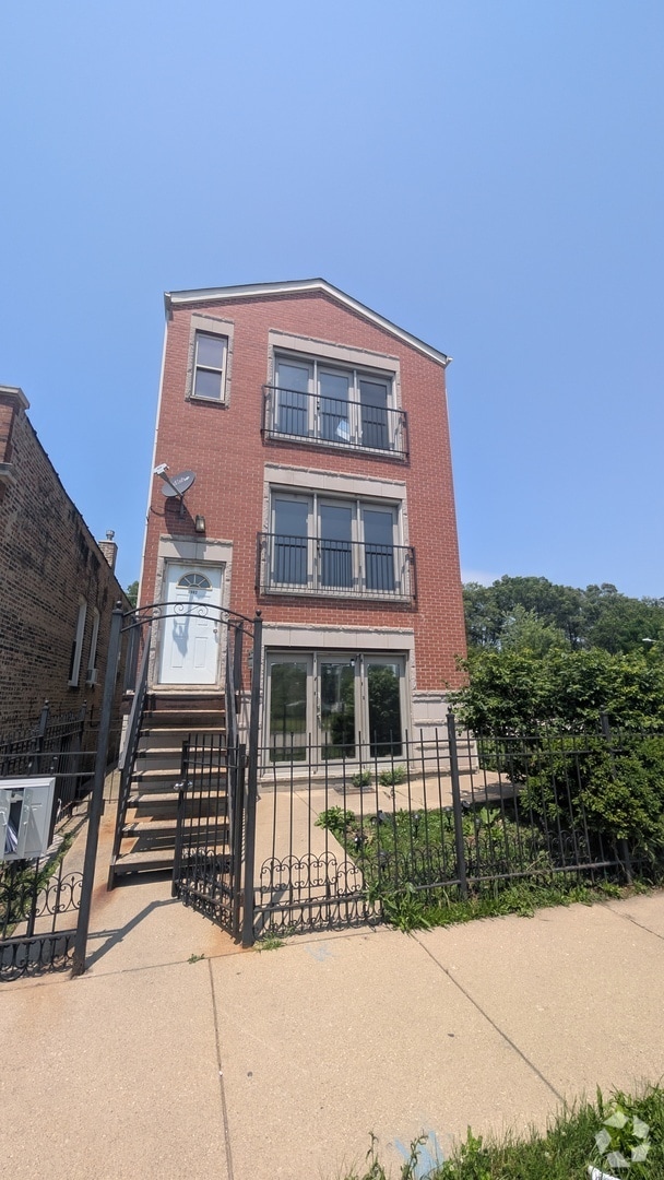 Building Photo - 2902 W Fillmore St Rental