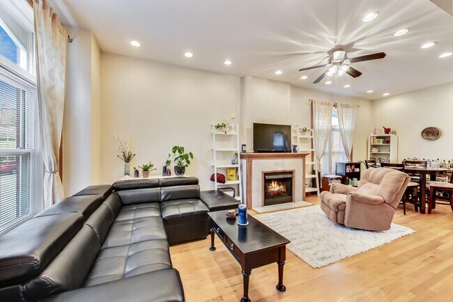 Photo - 733 N Hoyne Ave Unit West