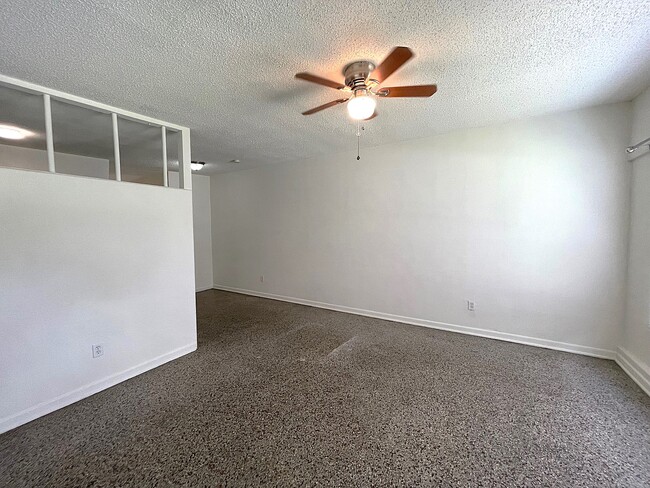 Photo - 218 N Lakeland Ave