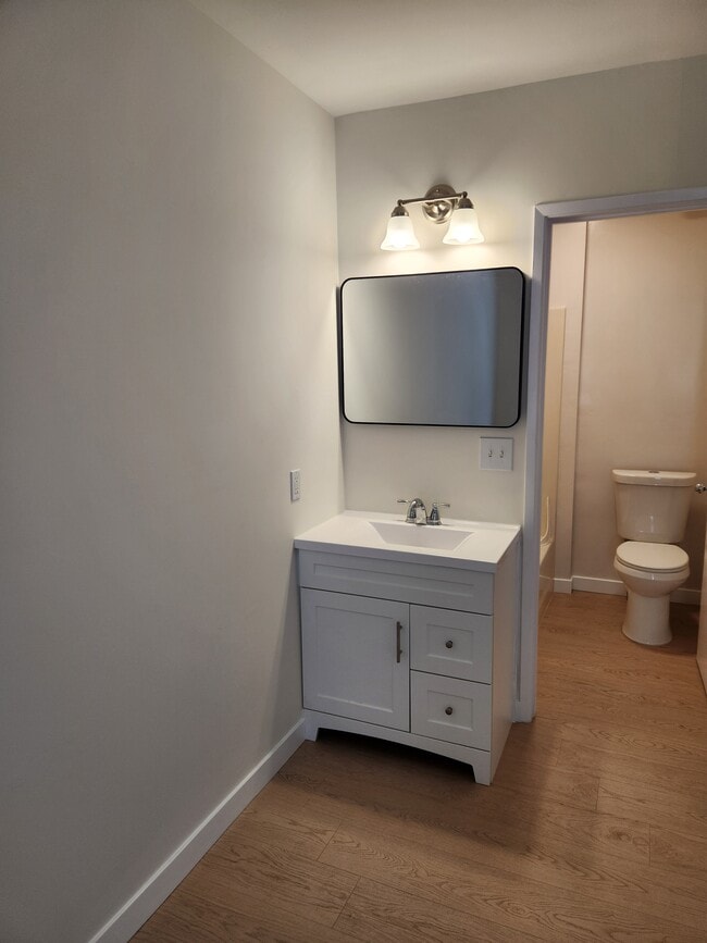 El lavabo está en el dormitorio - 1032 7th St