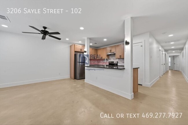 Photo - 3206 Sayle St