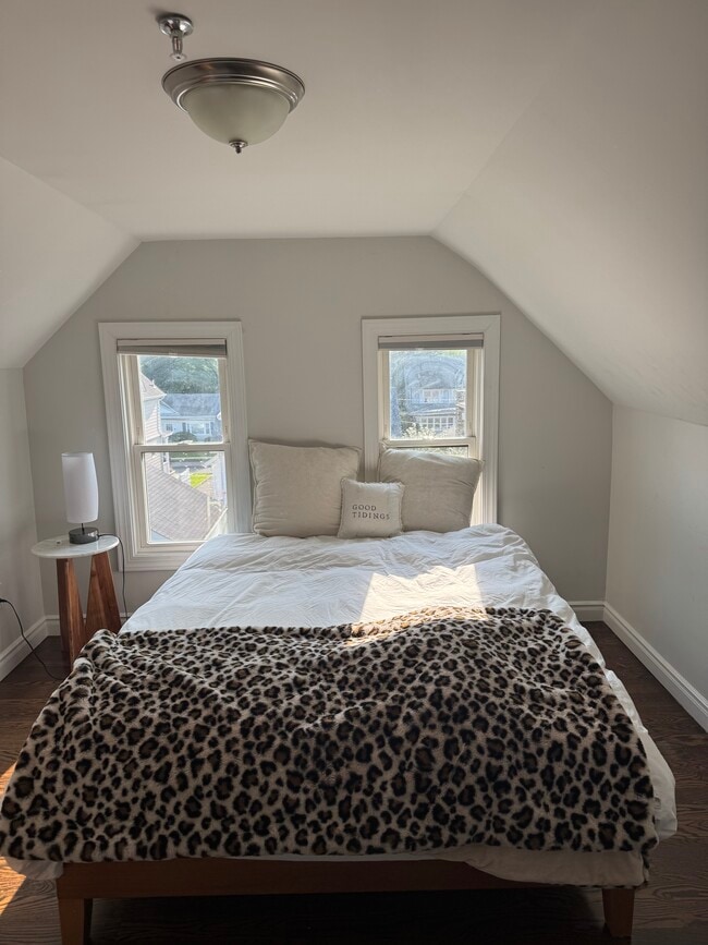 Building Photo - 759 Pelhamdale Ave Unit 3bedrrom Rental
