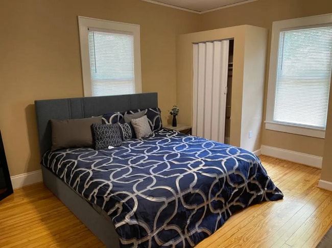 Photo - 314 Hillandale St NE