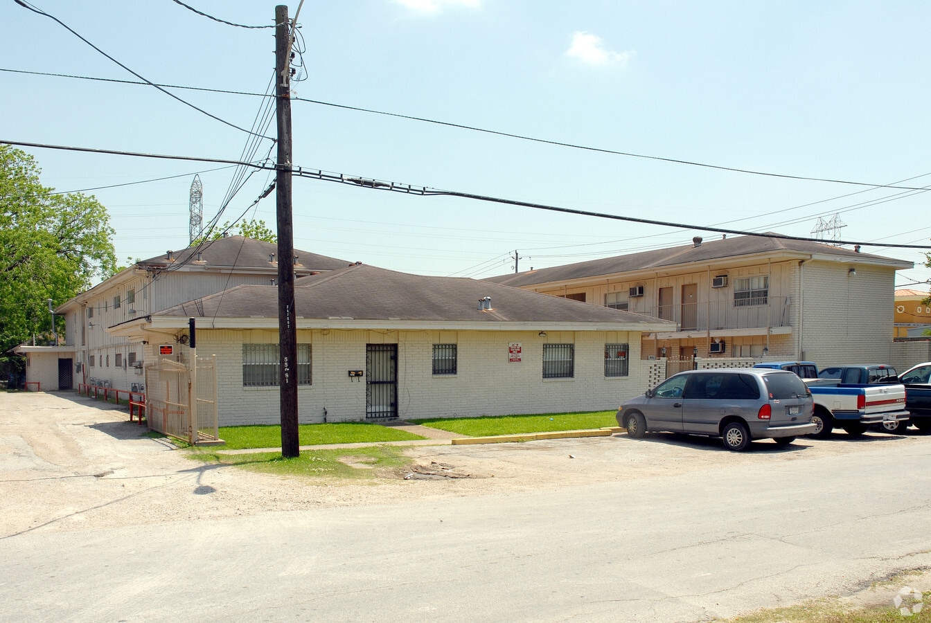 Oakland Plaza Apartments - Oakland Plaza Apartments