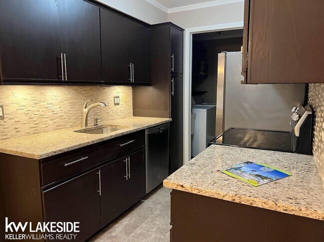 Photo - 15877 Cambridge Dr