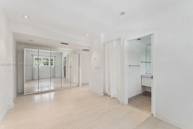 Photo - 4812 Pine Tree Dr Unit 206