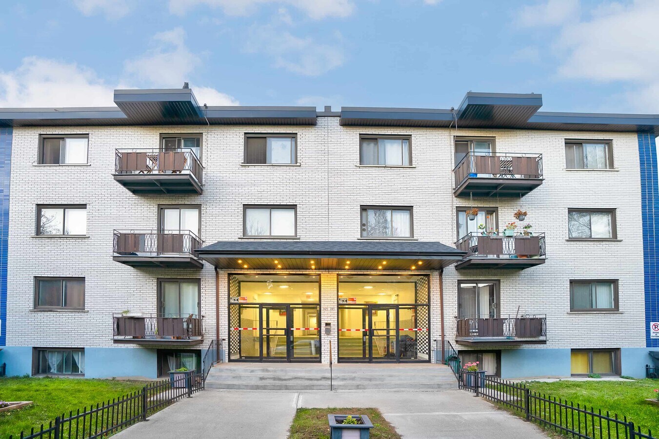 2415 Avenue Madison - 2415 Avenue Madison