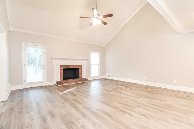 Photo - 3222 Lindas Cir SE