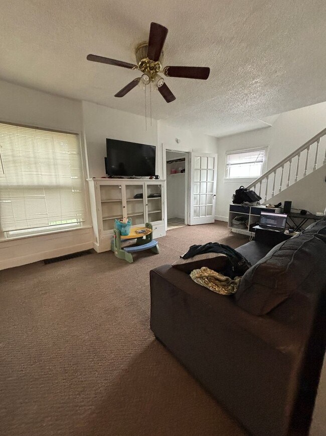 Photo - Spacious 3 bedroom, 1 bathroom House