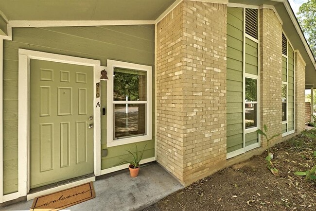Photo - 910 Bret Ln