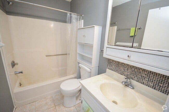 Building Photo - 3 levels of townhouse living in great NW l...