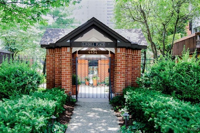 Photo - 4454 Lindell Blvd Condo Unit 32