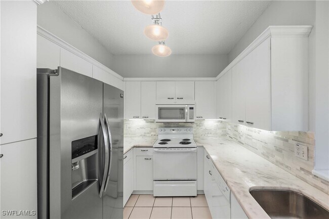 Photo - 85 Silver Oaks Cir Unit 6-102