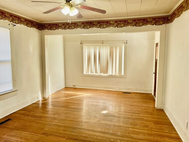 Photo - 3 Bedroom, 1.5 Bath for Rent!