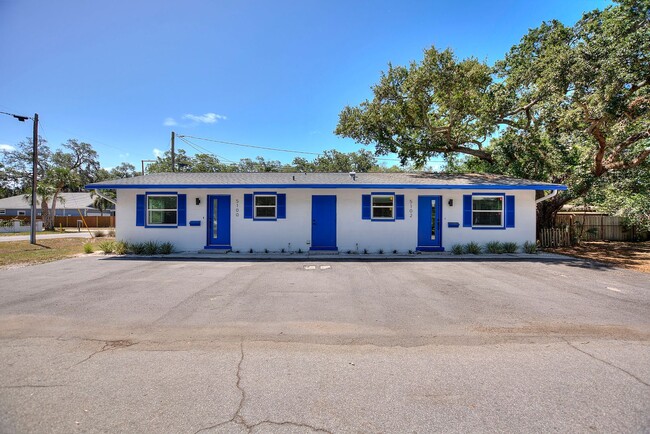 Building Photo - 5100/5102 24th Ave - Duplex Unit 5100 24th Ave