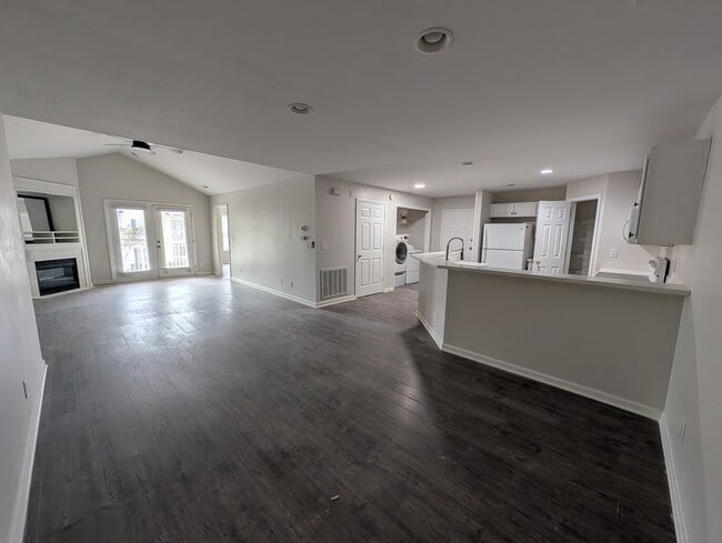 Building Photo - 5004 Hunters Trail Unit 14